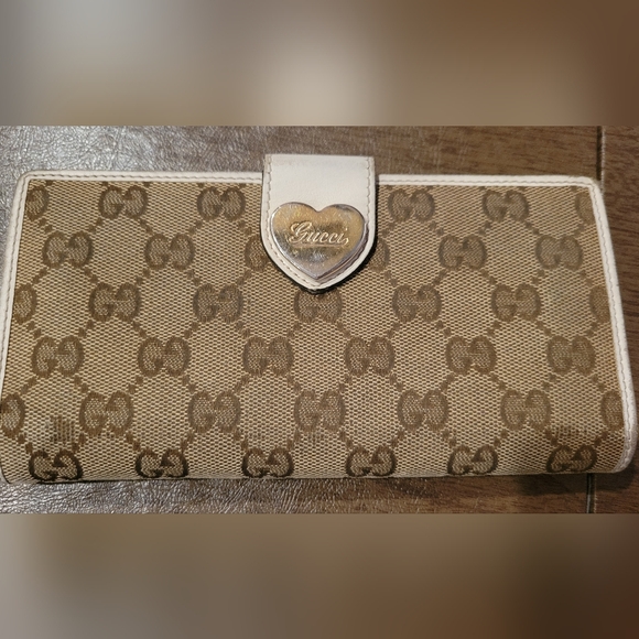 Gucci Canvas Heart Clasp Wallet - Picture 1 of 6